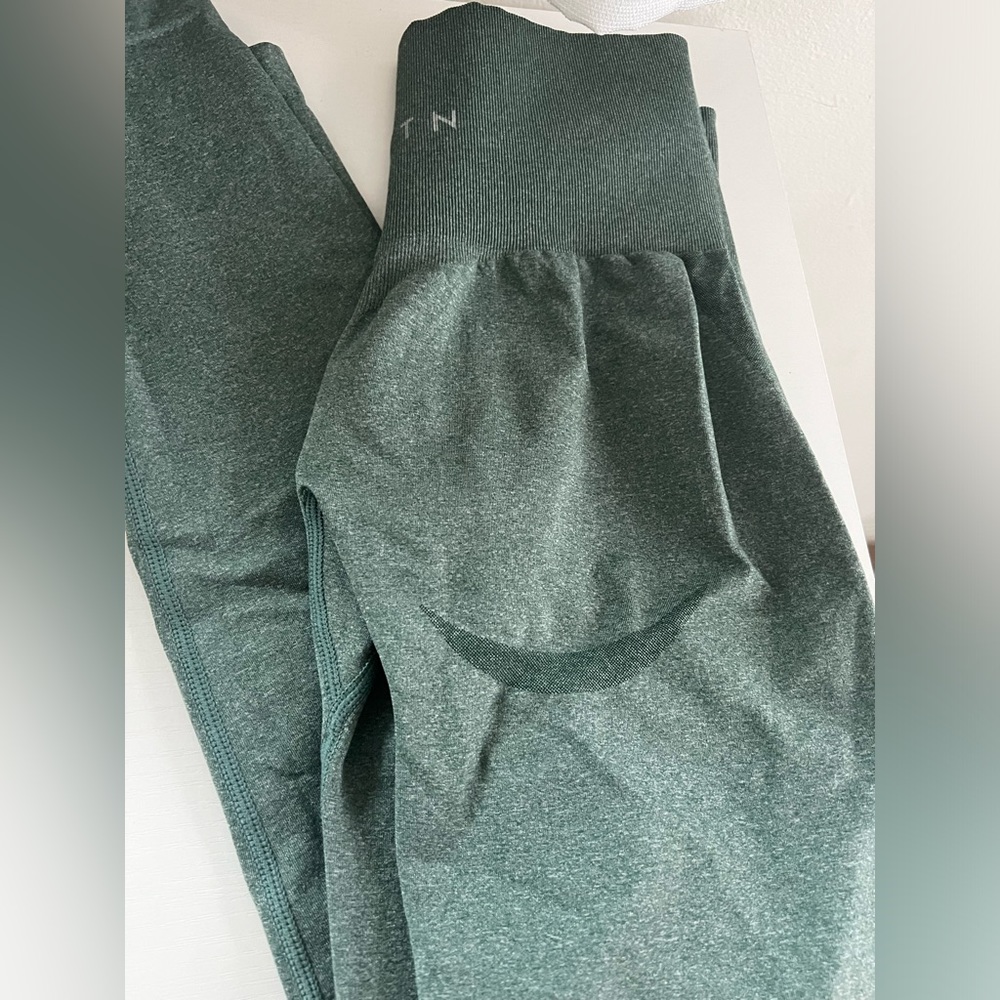 NVGT contour Leggings like new :)